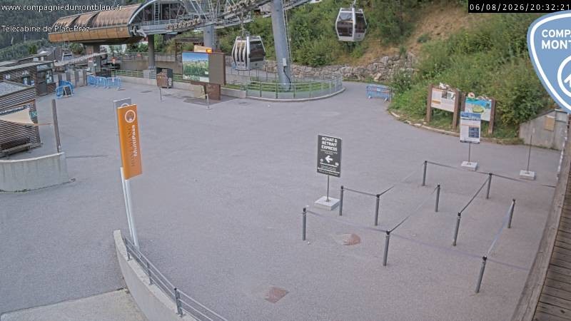 Archived image Webcam Charmonix: Planpraz Base Station