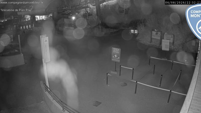 Archived image Webcam Charmonix: Planpraz Base Station