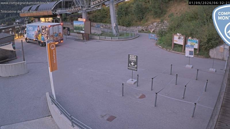 Archived image Webcam Charmonix: Planpraz Base Station