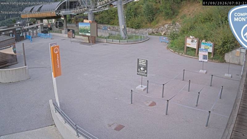 Archived image Webcam Charmonix: Planpraz Base Station
