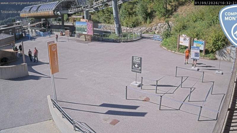 Archived image Webcam Charmonix: Planpraz Base Station