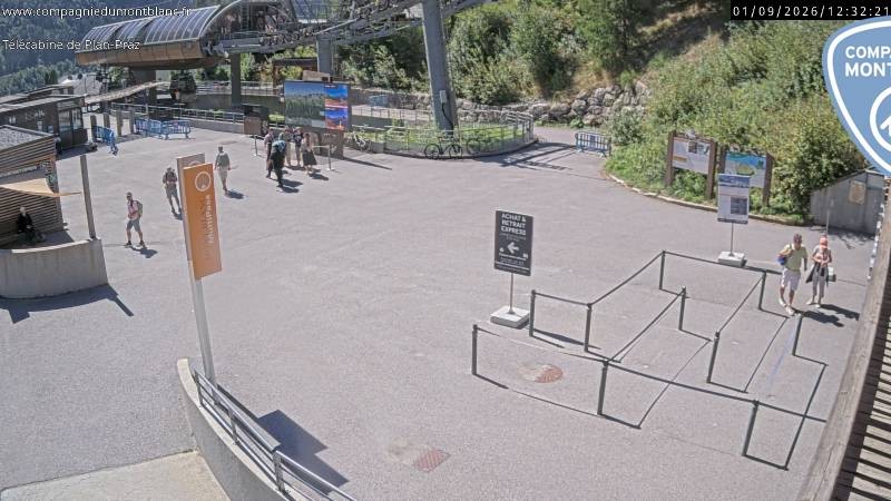 Archived image Webcam Charmonix: Planpraz Base Station