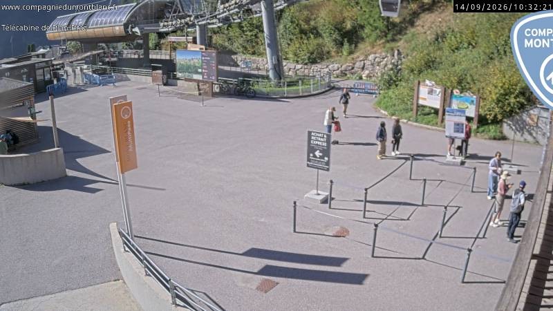 Archived image Webcam Charmonix: Planpraz Base Station