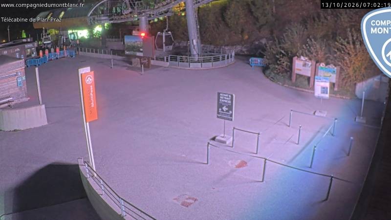 Archived image Webcam Charmonix: Planpraz Base Station
