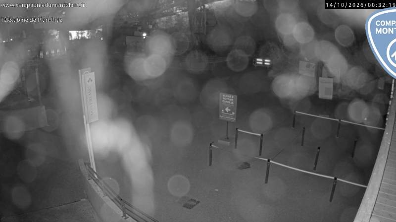 Archived image Webcam Charmonix: Planpraz Base Station