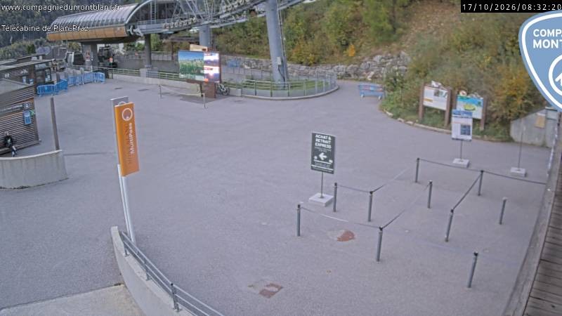 Archived image Webcam Charmonix: Planpraz Base Station