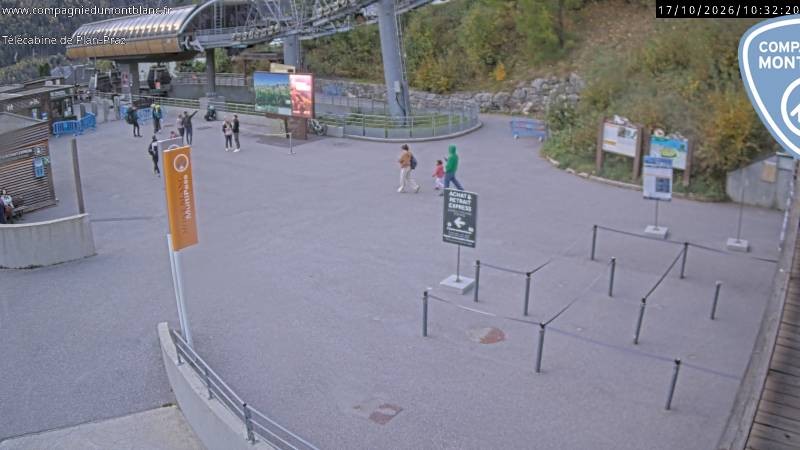 Archived image Webcam Charmonix: Planpraz Base Station