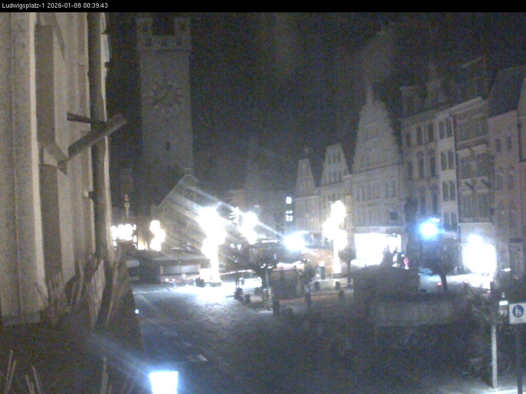 Archiv Foto Webcam Straubing: Blick auf den Stadtturm und Ludwigsplatz