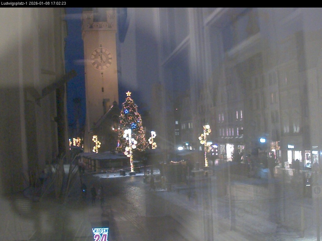 Archiv Foto Webcam Straubing: Blick auf den Stadtturm und Ludwigsplatz