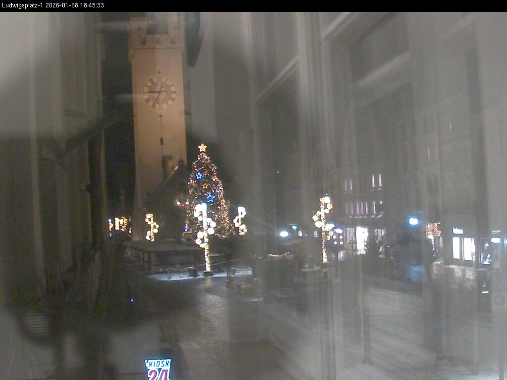Archiv Foto Webcam Straubing: Blick auf den Stadtturm und Ludwigsplatz
