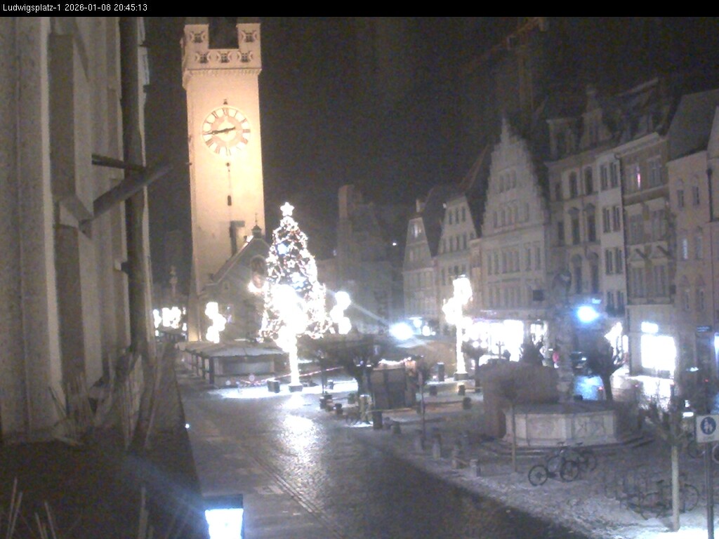 Archiv Foto Webcam Straubing: Blick auf den Stadtturm und Ludwigsplatz