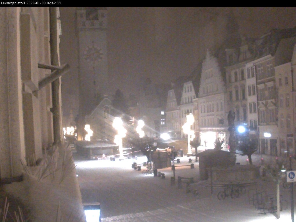 Archiv Foto Webcam Straubing: Blick auf den Stadtturm und Ludwigsplatz