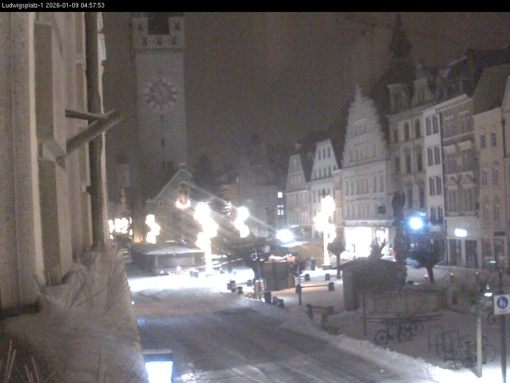 Archiv Foto Webcam Straubing: Blick auf den Stadtturm und Ludwigsplatz