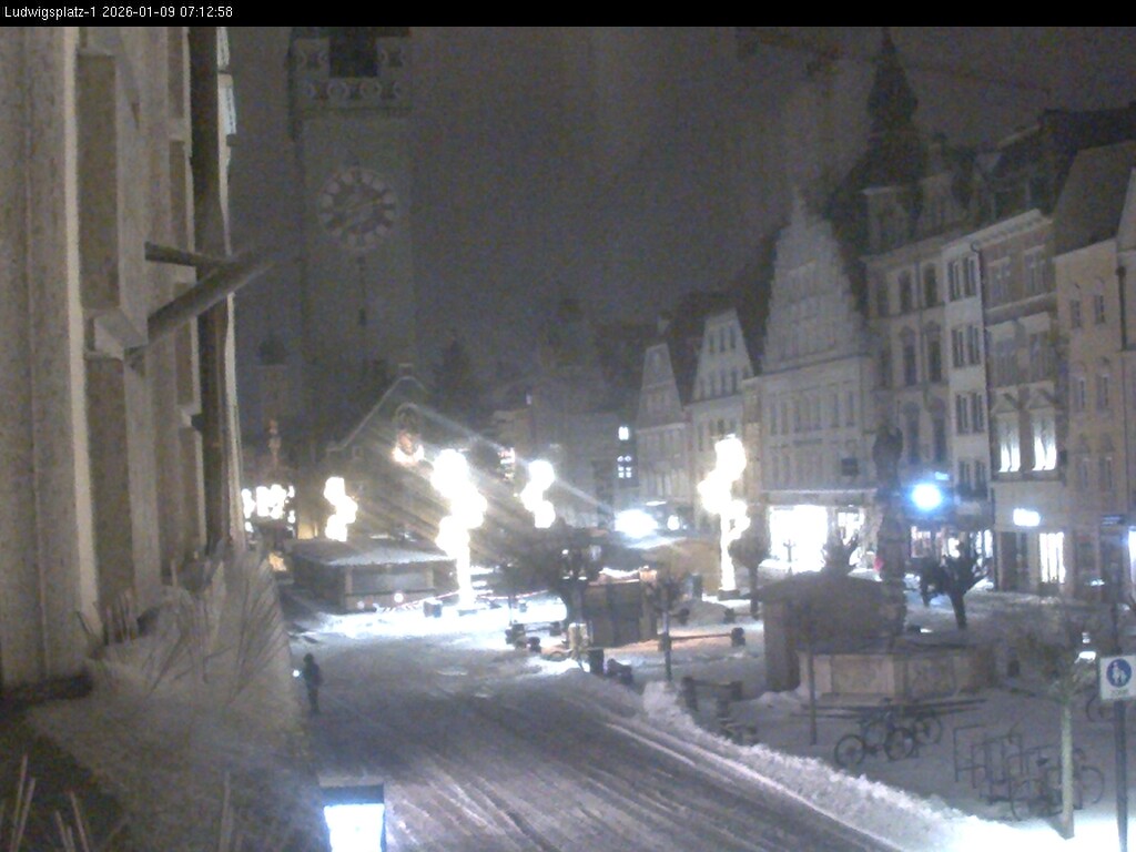 Archiv Foto Webcam Straubing: Blick auf den Stadtturm und Ludwigsplatz
