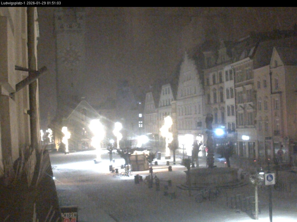 Archiv Foto Webcam Straubing: Blick auf den Stadtturm und Ludwigsplatz