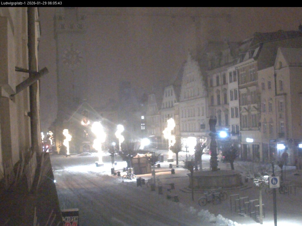 Archiv Foto Webcam Straubing: Blick auf den Stadtturm und Ludwigsplatz