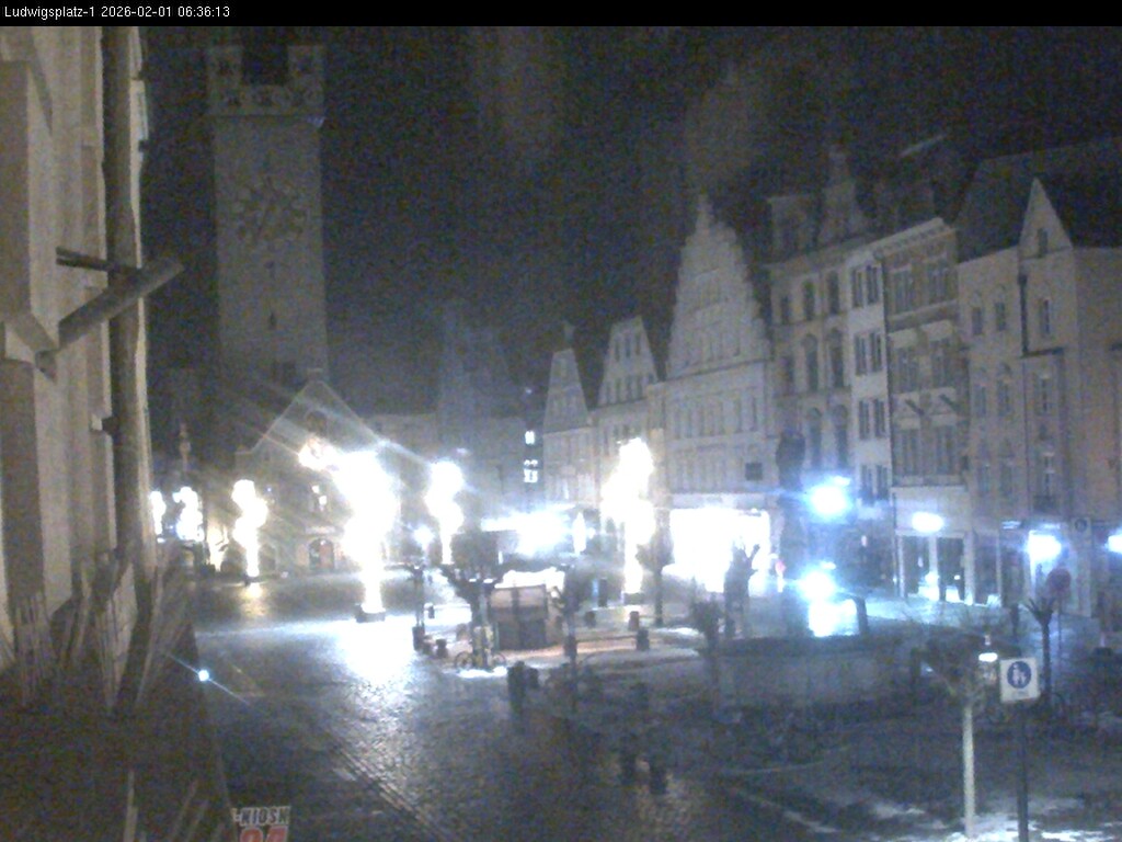 Archiv Foto Webcam Straubing: Blick auf den Stadtturm und Ludwigsplatz