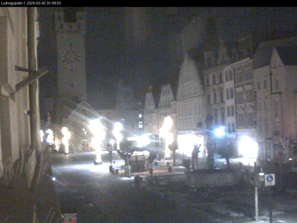 Archiv Foto Webcam Straubing: Blick auf den Stadtturm und Ludwigsplatz