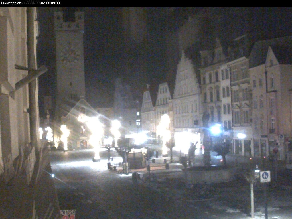 Archiv Foto Webcam Straubing: Blick auf den Stadtturm und Ludwigsplatz