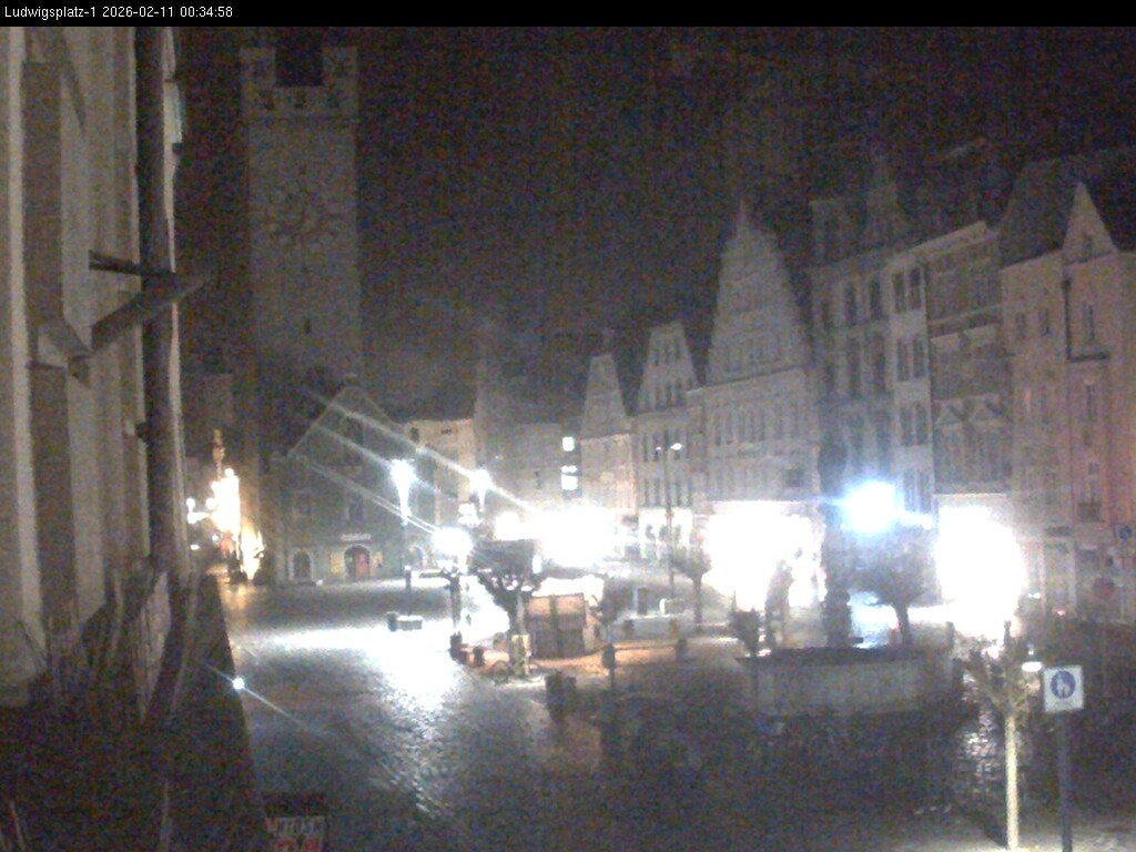 Archiv Foto Webcam Straubing: Blick auf den Stadtturm und Ludwigsplatz