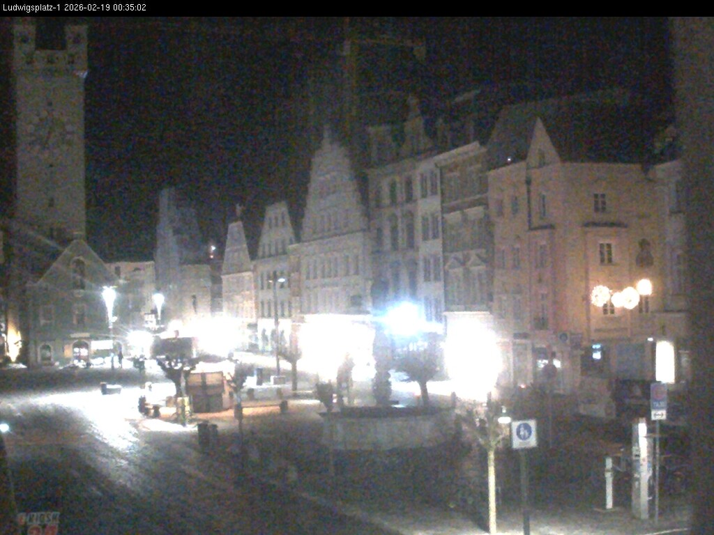 Archiv Foto Webcam Straubing: Blick auf den Stadtturm und Ludwigsplatz