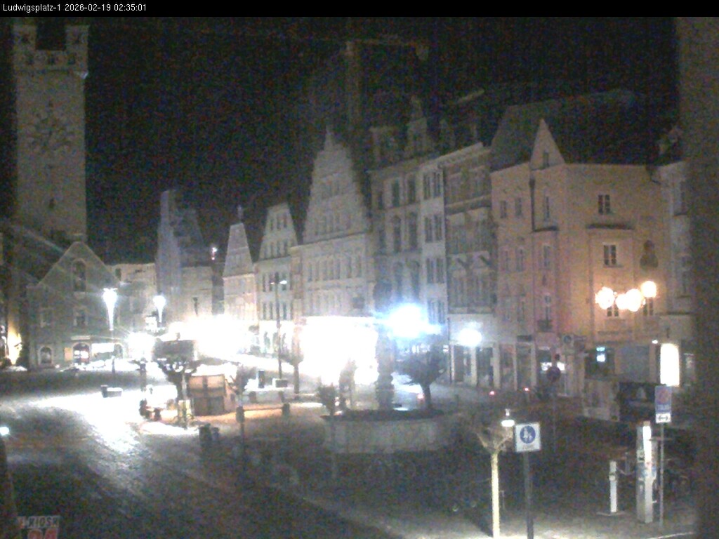Archiv Foto Webcam Straubing: Blick auf den Stadtturm und Ludwigsplatz