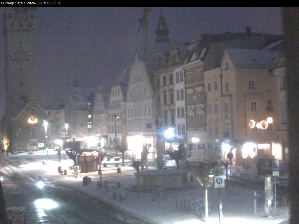Archiv Foto Webcam Straubing: Blick auf den Stadtturm und Ludwigsplatz
