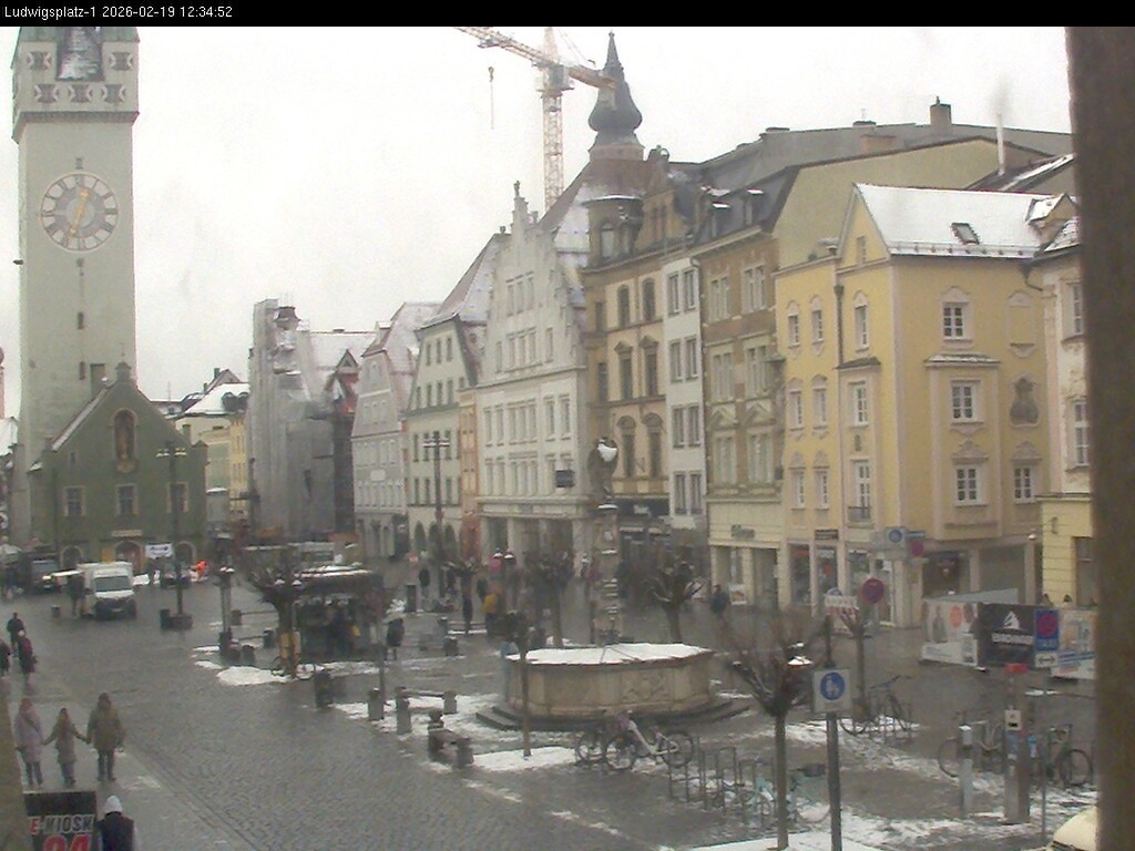 Archiv Foto Webcam Straubing: Blick auf den Stadtturm und Ludwigsplatz