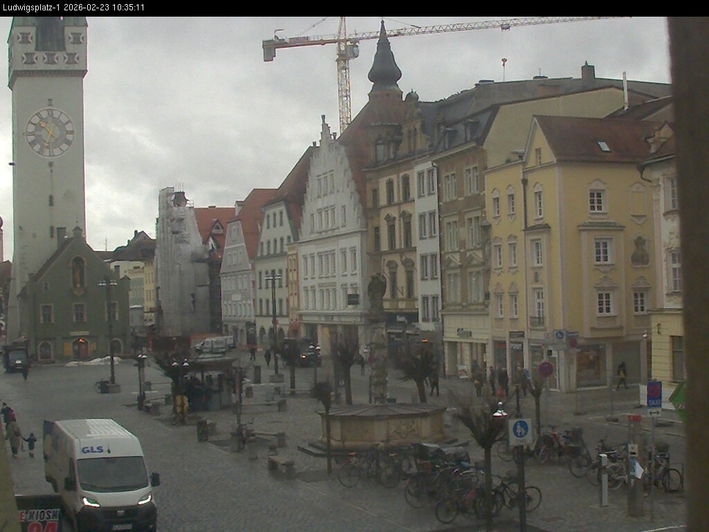 Archiv Foto Webcam Straubing: Blick auf den Stadtturm und Ludwigsplatz