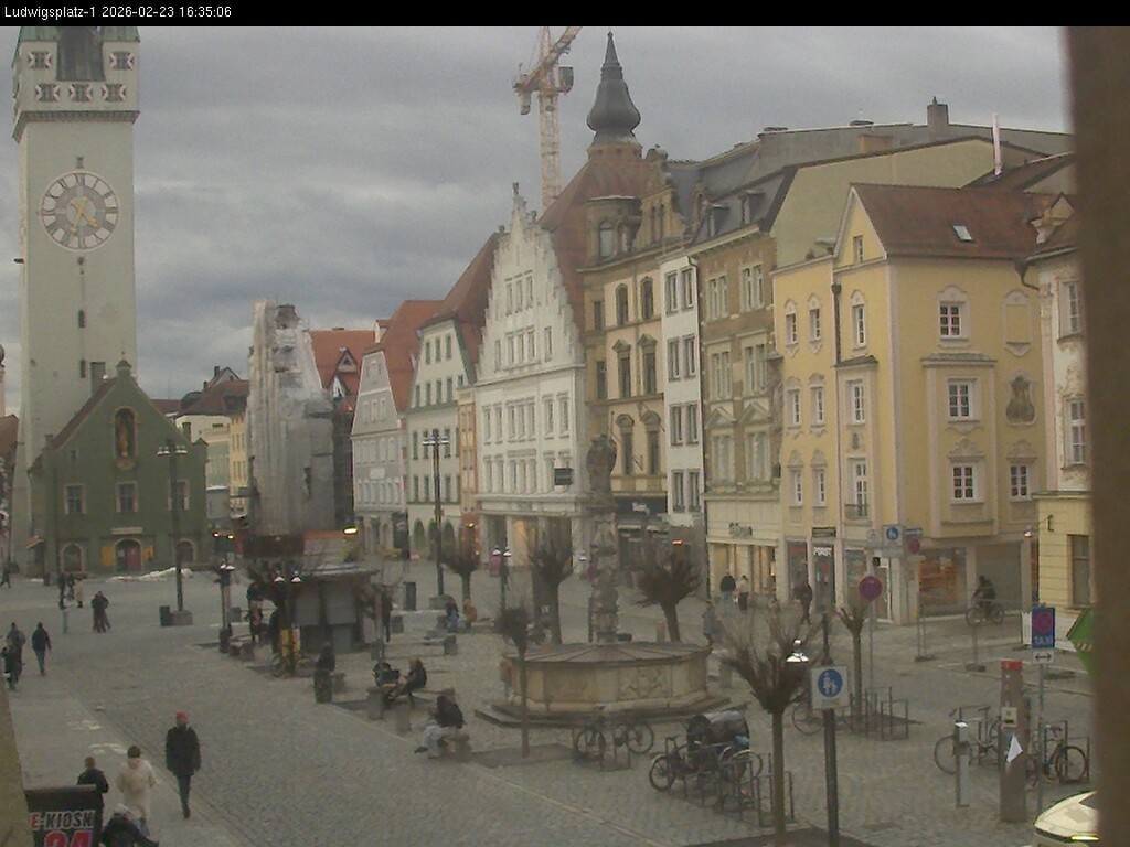 Archiv Foto Webcam Straubing: Blick auf den Stadtturm und Ludwigsplatz