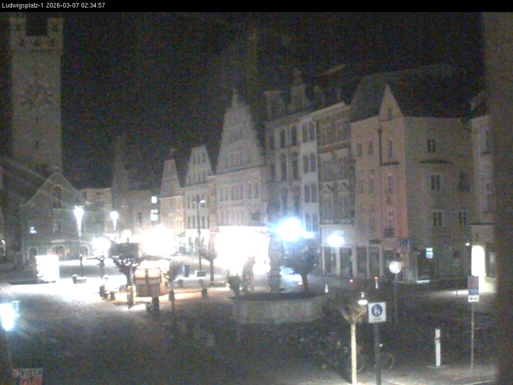Archiv Foto Webcam Straubing: Blick auf den Stadtturm und Ludwigsplatz