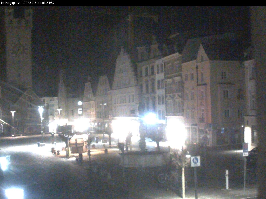 Archiv Foto Webcam Straubing: Blick auf den Stadtturm und Ludwigsplatz