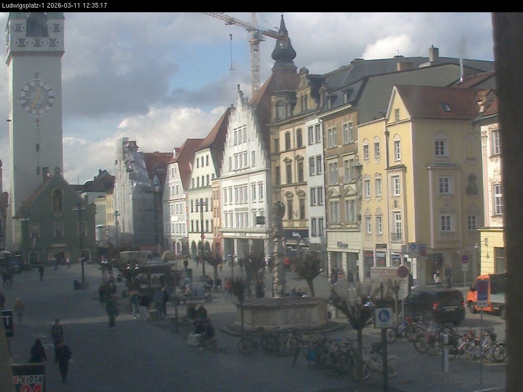 Archiv Foto Webcam Straubing: Blick auf den Stadtturm und Ludwigsplatz
