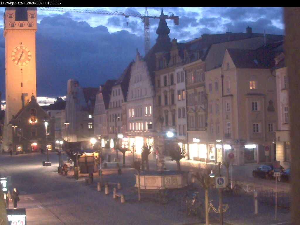 Archiv Foto Webcam Straubing: Blick auf den Stadtturm und Ludwigsplatz