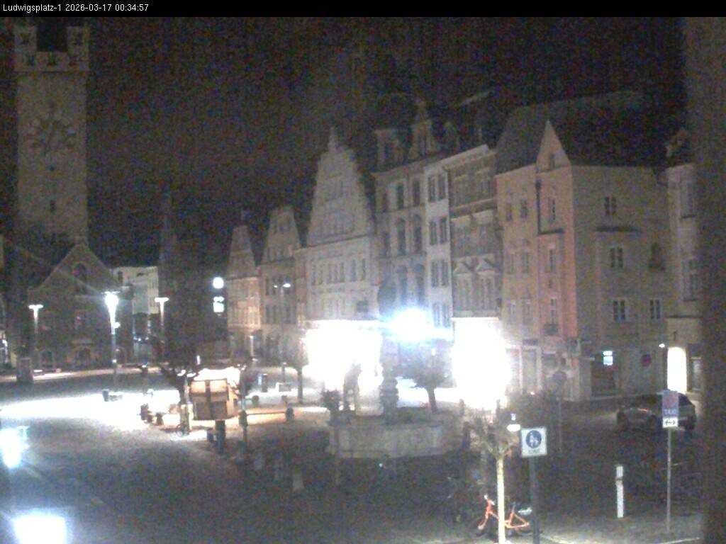 Archiv Foto Webcam Straubing: Blick auf den Stadtturm und Ludwigsplatz