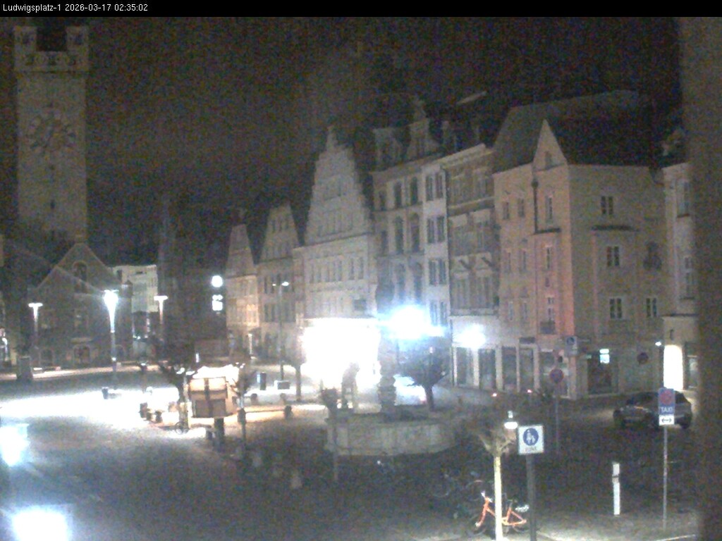 Archiv Foto Webcam Straubing: Blick auf den Stadtturm und Ludwigsplatz