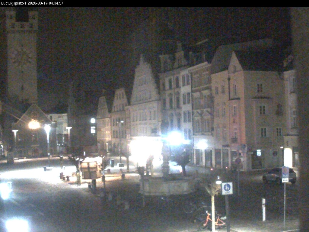 Archiv Foto Webcam Straubing: Blick auf den Stadtturm und Ludwigsplatz