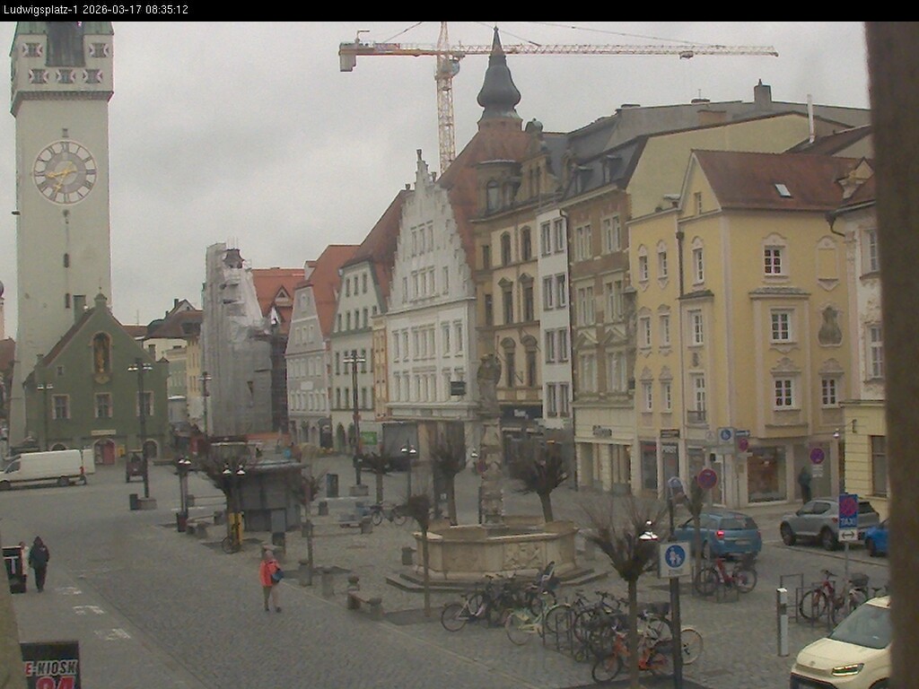 Archiv Foto Webcam Straubing: Blick auf den Stadtturm und Ludwigsplatz