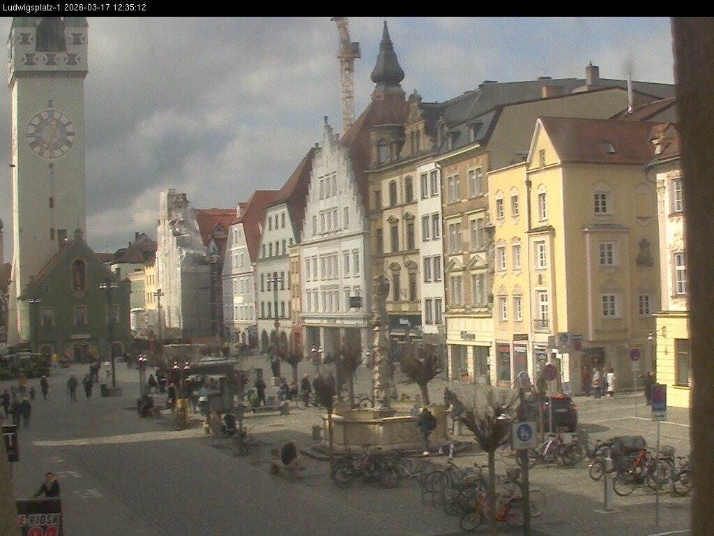Archiv Foto Webcam Straubing: Blick auf den Stadtturm und Ludwigsplatz