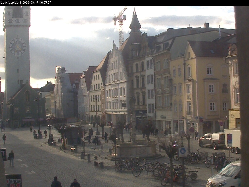 Archiv Foto Webcam Straubing: Blick auf den Stadtturm und Ludwigsplatz