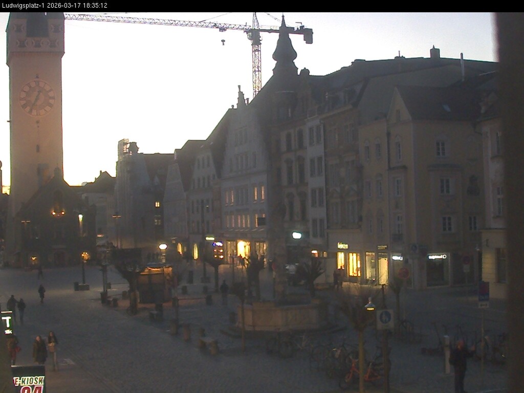 Archiv Foto Webcam Straubing: Blick auf den Stadtturm und Ludwigsplatz