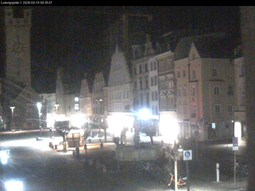 Archiv Foto Webcam Straubing: Blick auf den Stadtturm und Ludwigsplatz