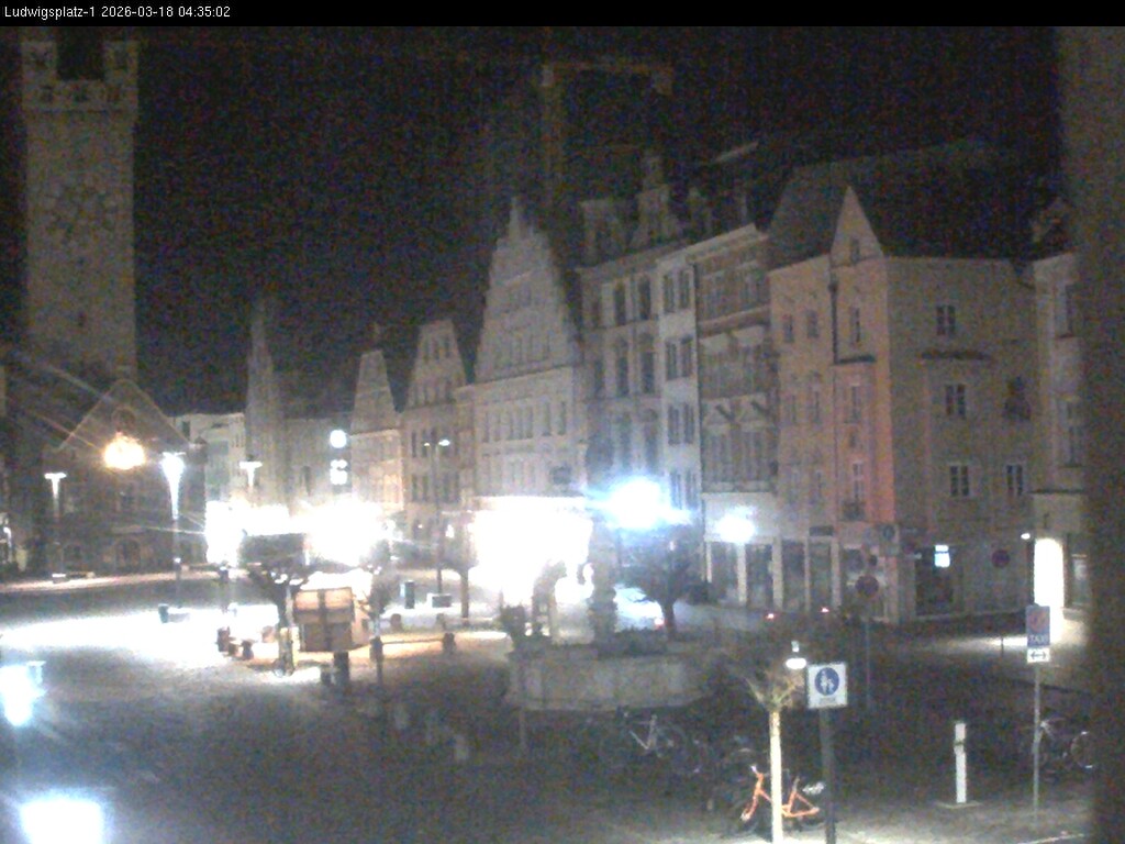 Archiv Foto Webcam Straubing: Blick auf den Stadtturm und Ludwigsplatz