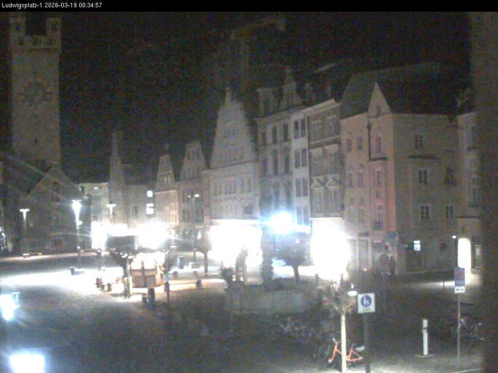 Archiv Foto Webcam Straubing: Blick auf den Stadtturm und Ludwigsplatz