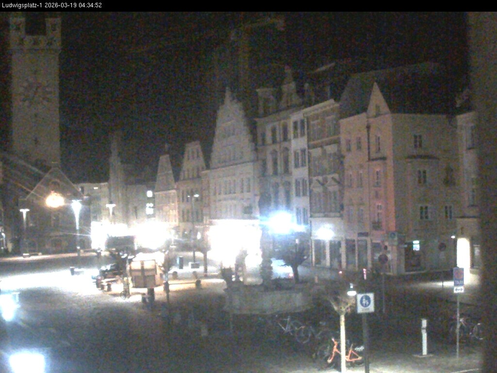 Archiv Foto Webcam Straubing: Blick auf den Stadtturm und Ludwigsplatz