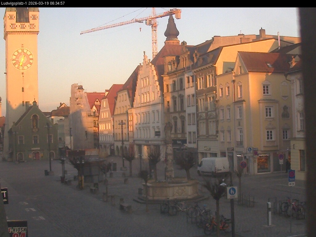 Archiv Foto Webcam Straubing: Blick auf den Stadtturm und Ludwigsplatz