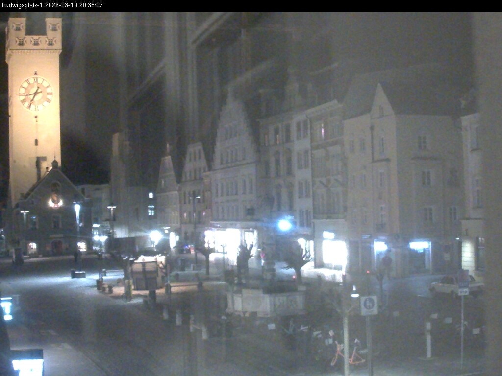 Archiv Foto Webcam Straubing: Blick auf den Stadtturm und Ludwigsplatz