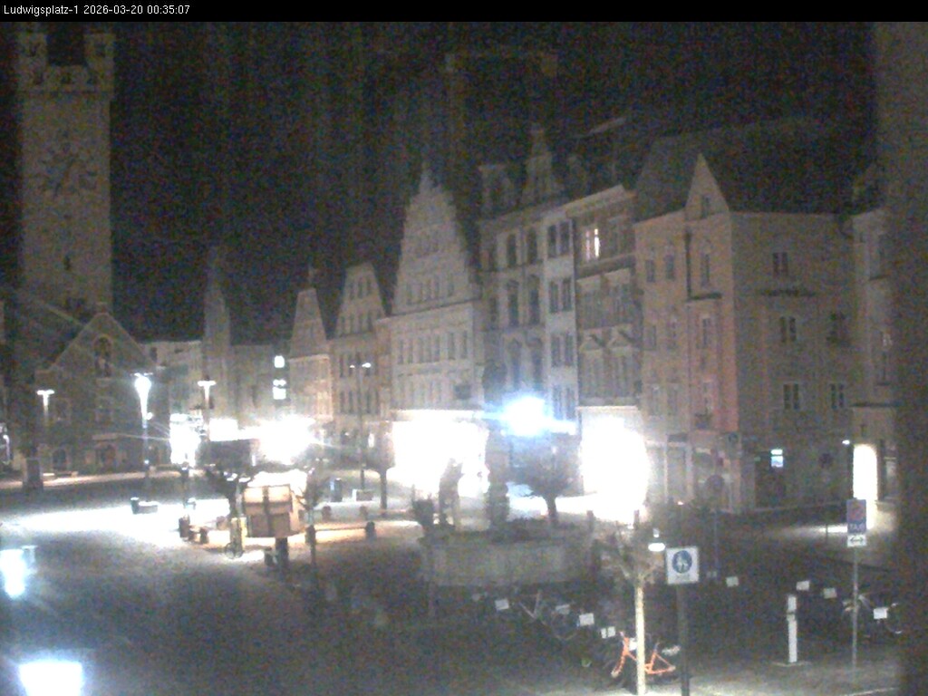Archiv Foto Webcam Straubing: Blick auf den Stadtturm und Ludwigsplatz