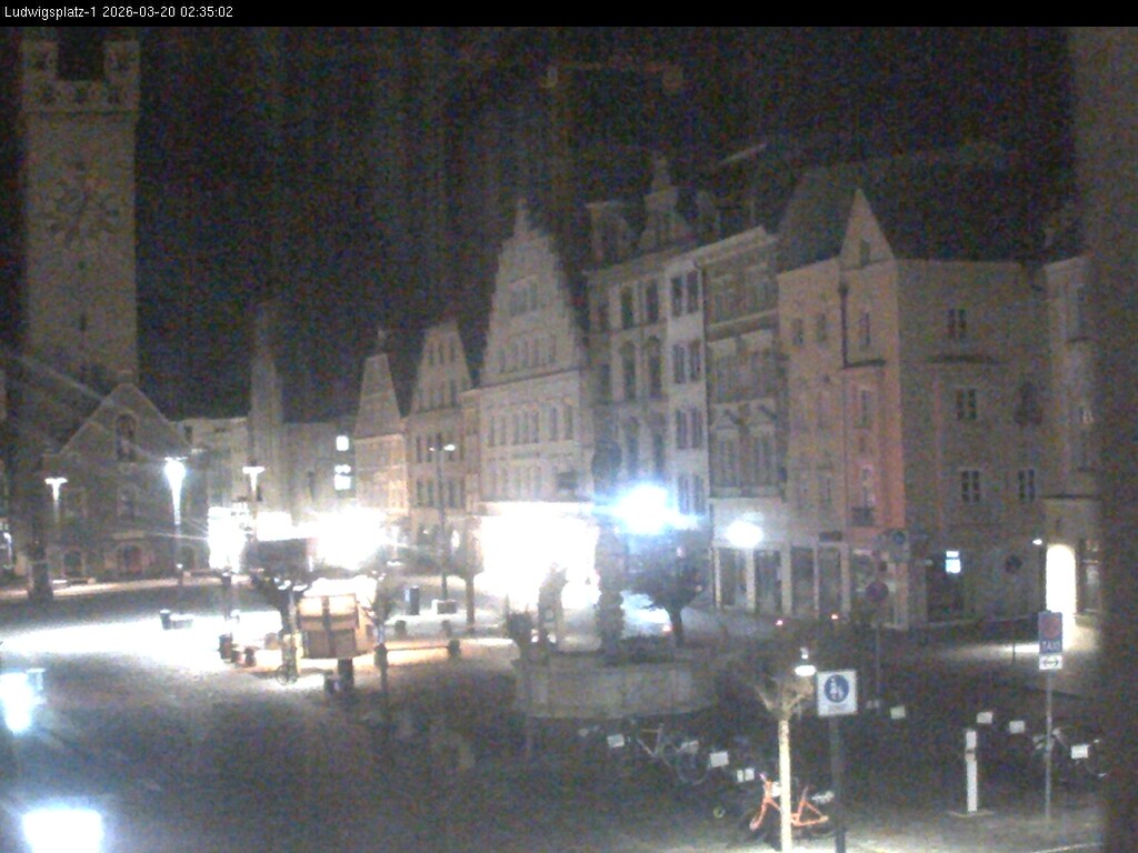 Archiv Foto Webcam Straubing: Blick auf den Stadtturm und Ludwigsplatz