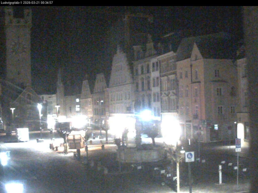 Archiv Foto Webcam Straubing: Blick auf den Stadtturm und Ludwigsplatz